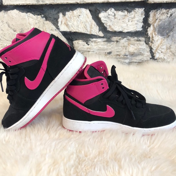 🩸SOLD🩸 Women’s Air Jordan’s - Picture 2 of 3